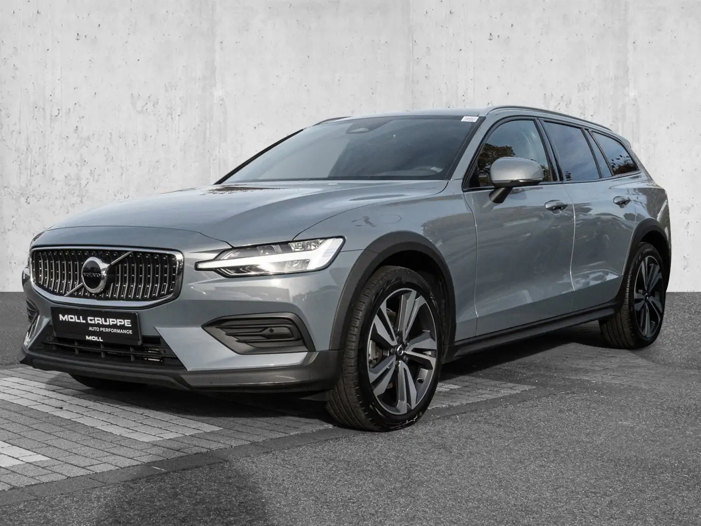 Volvo V60 Cross Country B4 AWD Plus Grau - 2