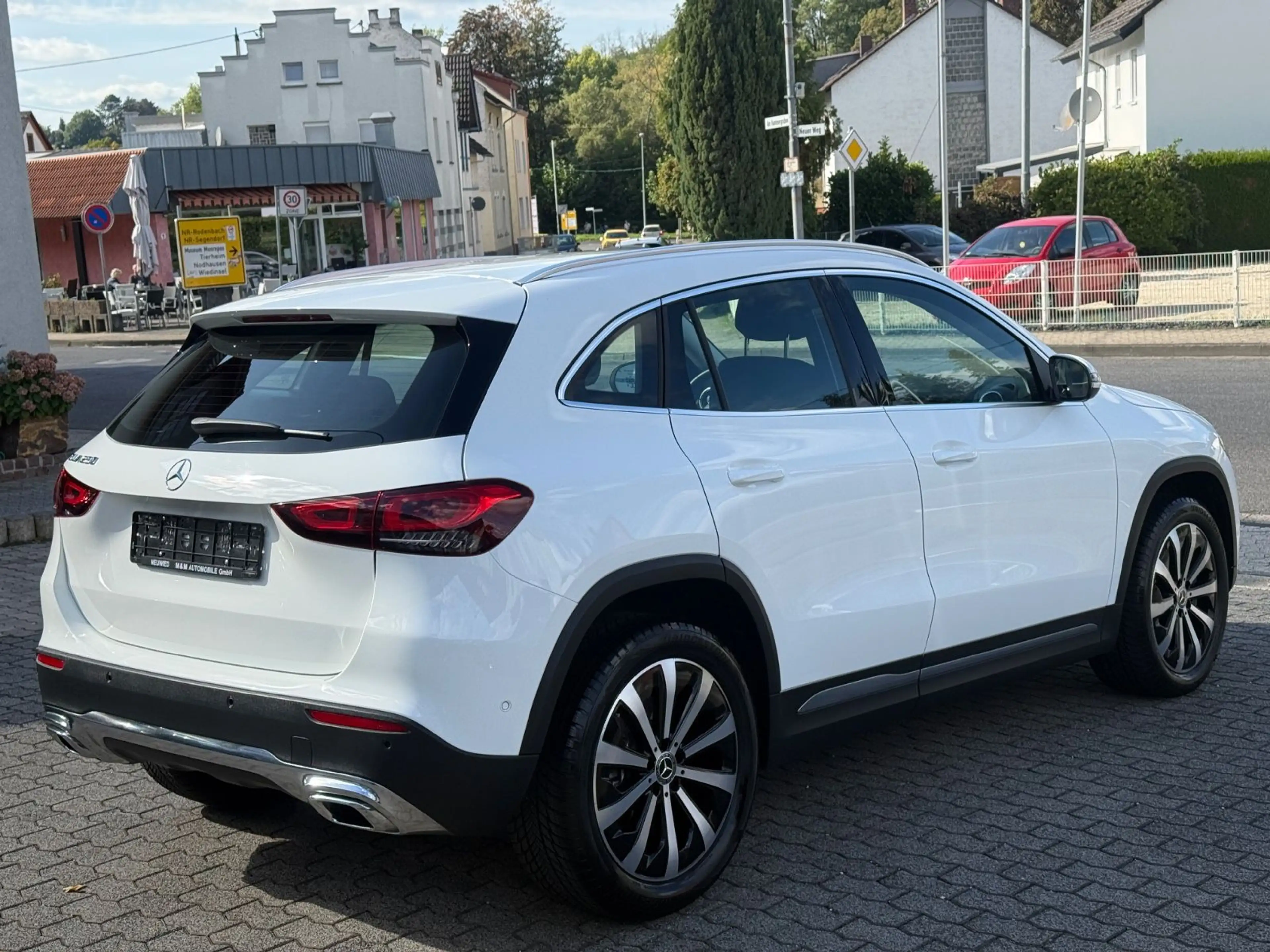 Mercedes-Benz GLA 250 Progressive 8-TKM Navi LED 19" MB-S.Heft — photo 10