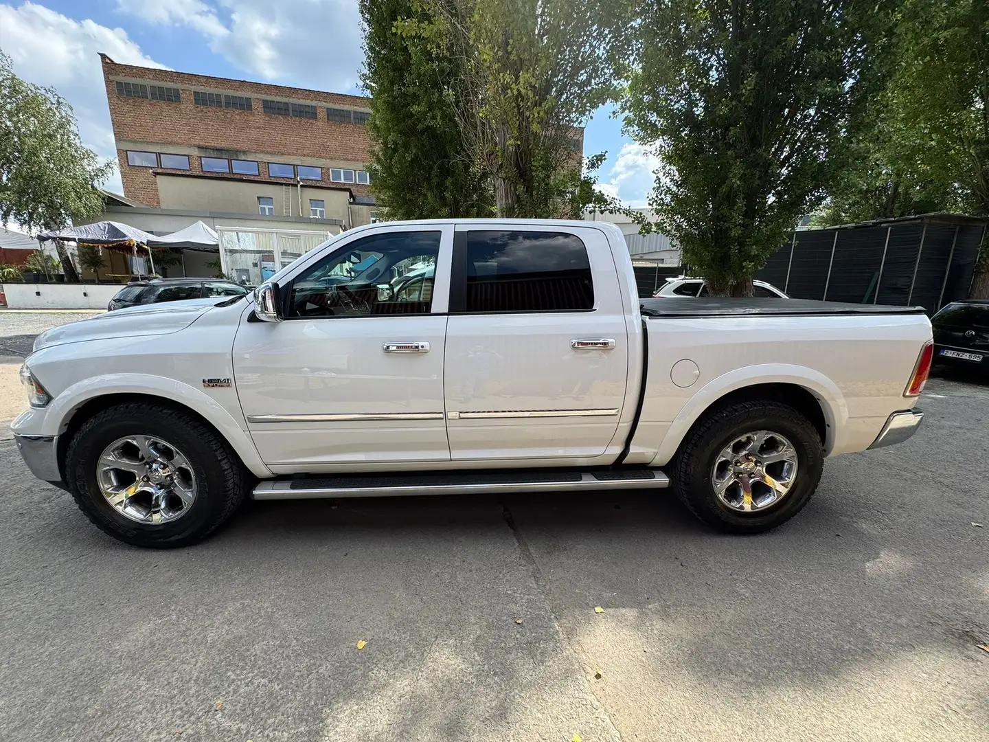 Dodge RAM White - 1