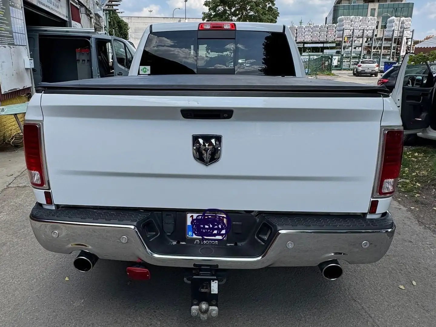 Dodge RAM White - 2