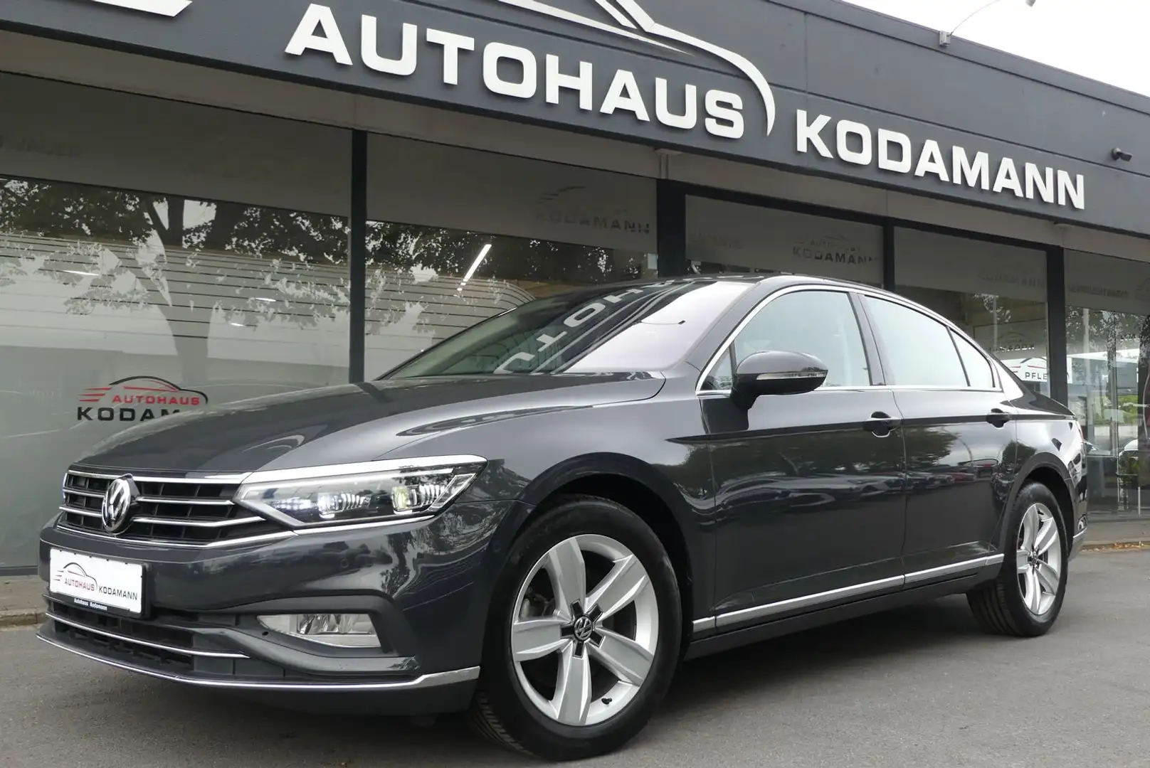 Volkswagen Passat Elegance*ACC*Leder*Kamera*BLIS*MATRIX-LED Grijs - 1