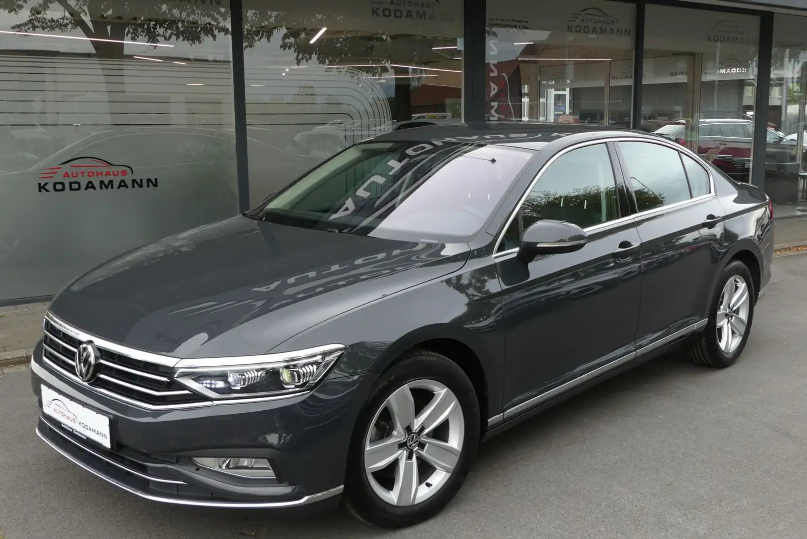 Volkswagen Passat Elegance*ACC*Leder*Kamera*BLIS*MATRIX-LED Grijs - 2