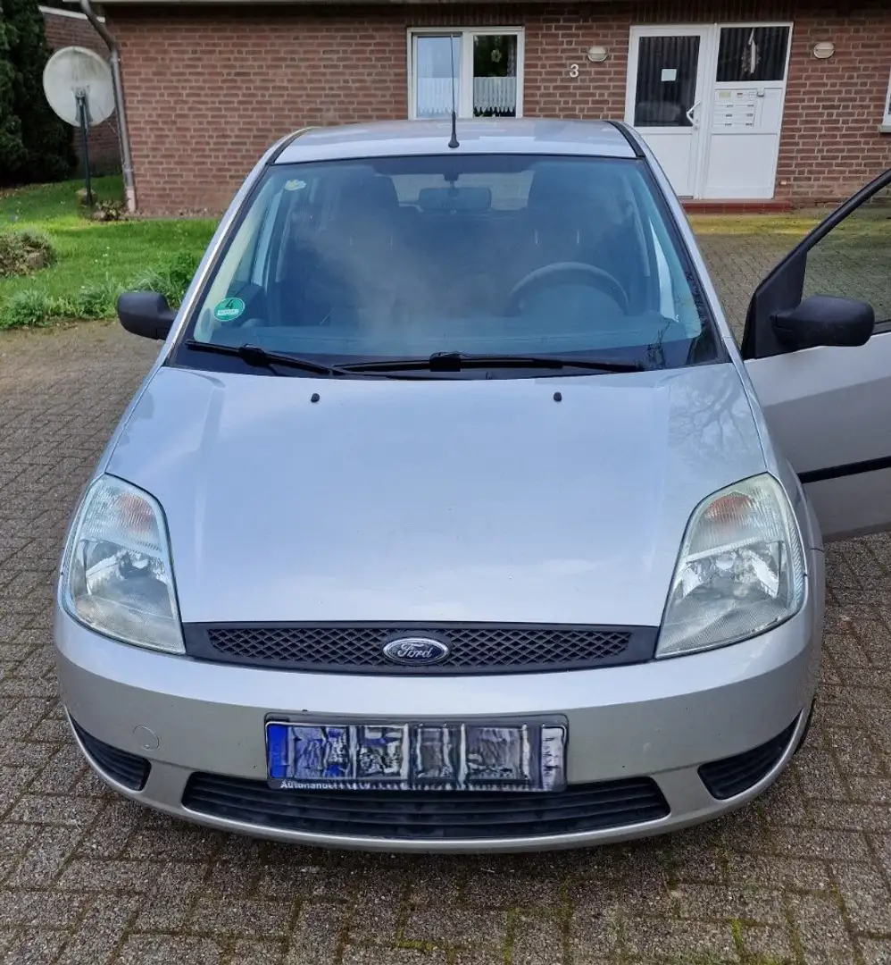 Ford Fiesta Fiesta 1.3 Silber - 1