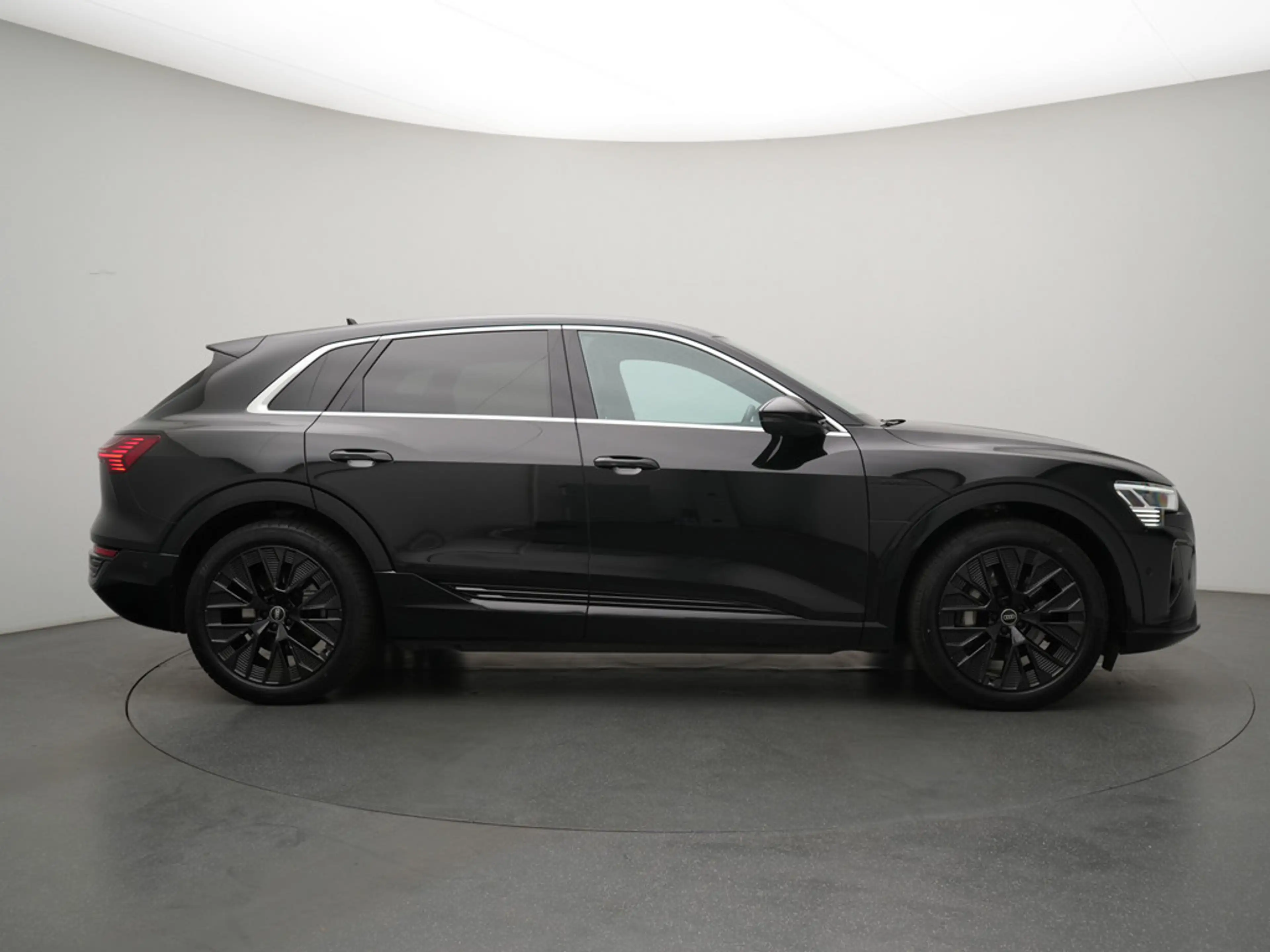 Audi Q8 e-tron advanced PANO MATRIX LUFT ACC LEDER — photo 3