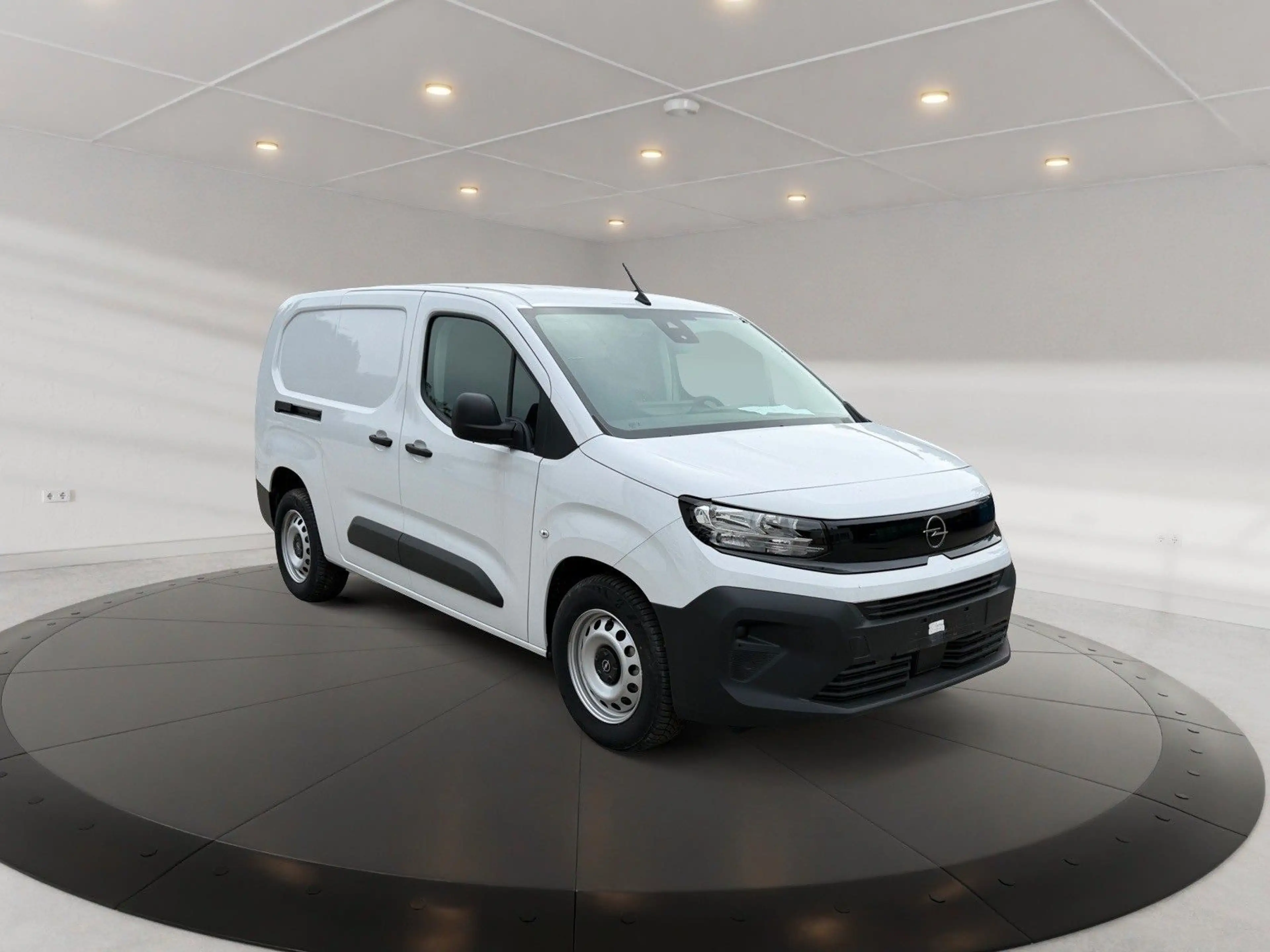 Opel Combo Cargo XL L2 Edition 1.5l Diesel 102PS — photo 2