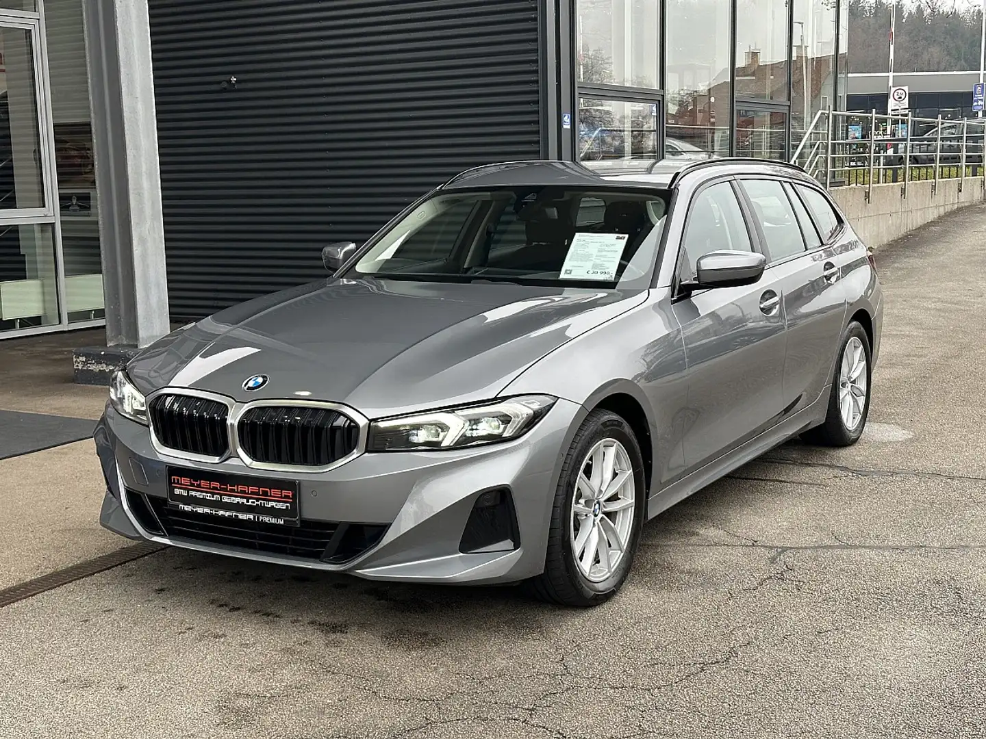 BMW 320 d xDrive Touring Aut. / Widescreen / SZH / 17" Gris - 1