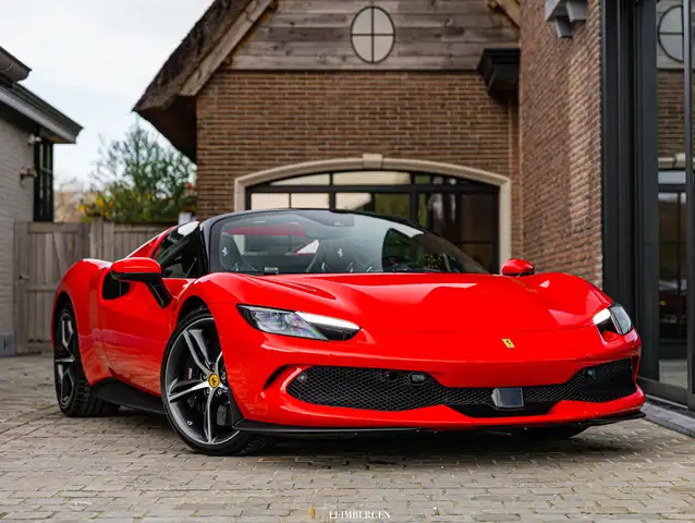 Ferrari 296 GTS Nieuw / Belgische wagen / Two-Tone body painting