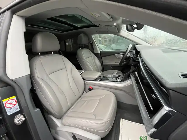 Audi Q8 view 7