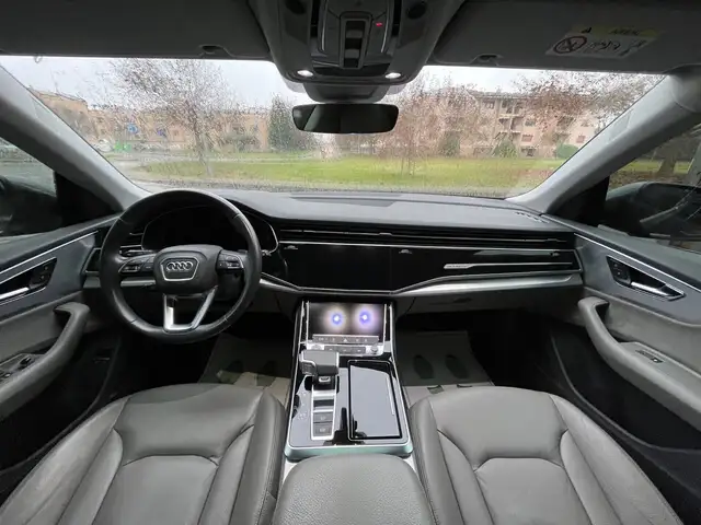Audi Q8 view 11