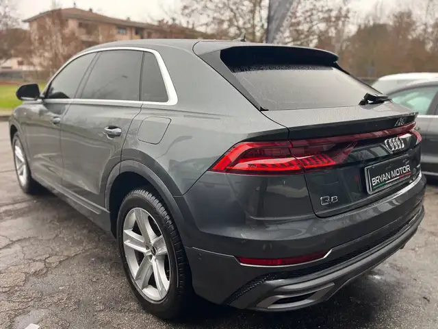 Audi Q8 view 6