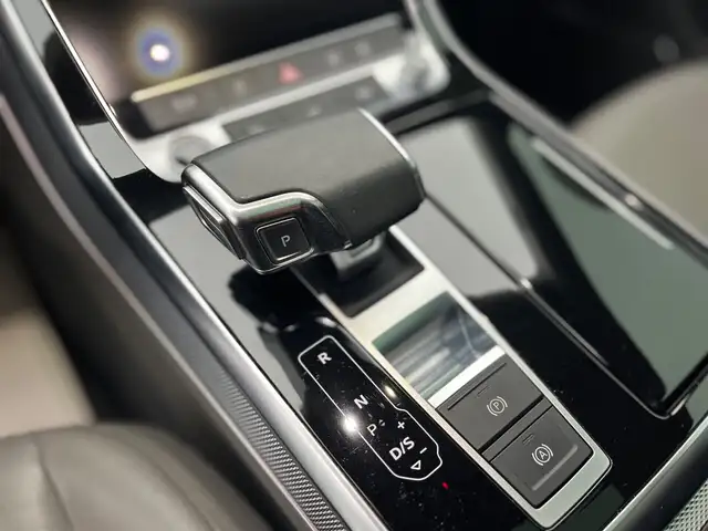 Audi Q8 view 14
