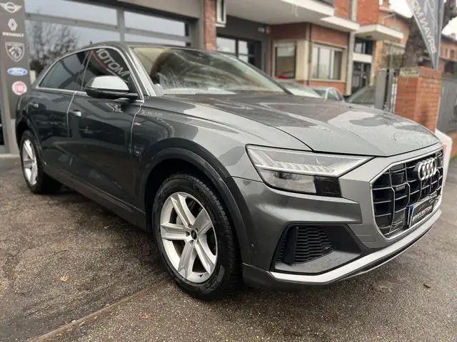 Audi Q8 view 2
