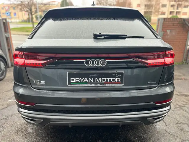 Audi Q8 view 4