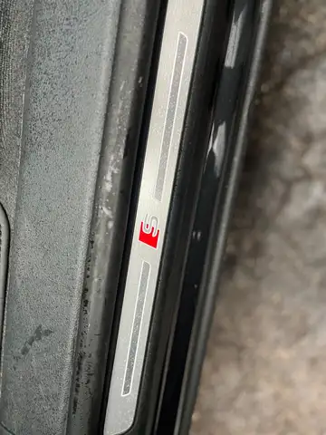 Audi Q8 view 15