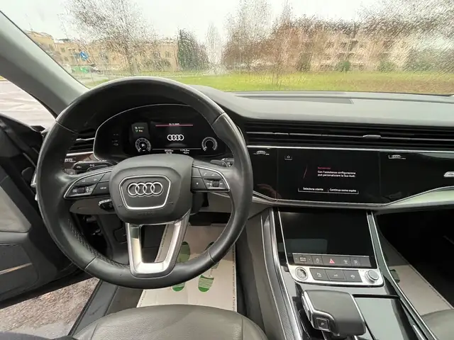 Audi Q8 view 13