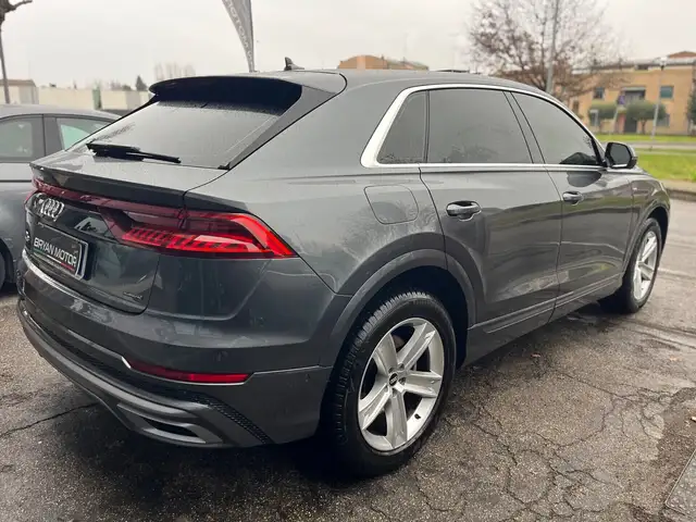 Audi Q8 view 5