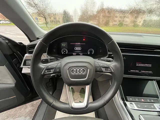 Audi Q8 view 12