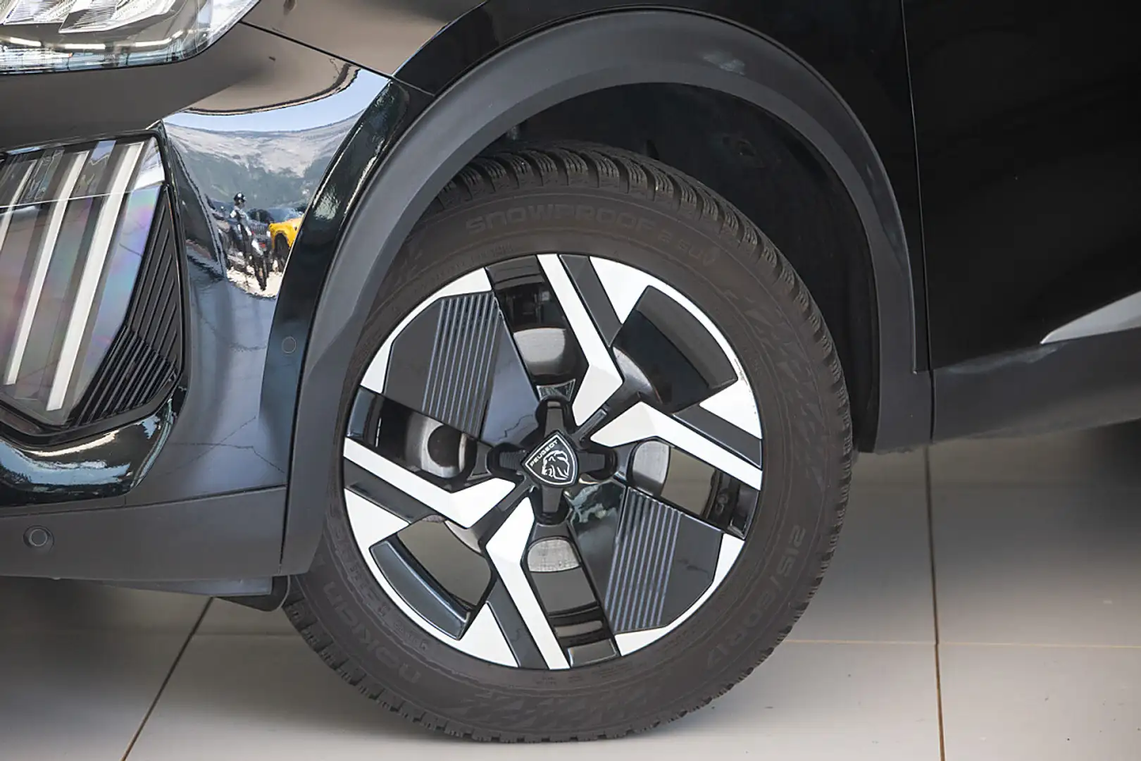Peugeot 2008 PureTech 130 S&S Allure EAT8 Schwarz - 2