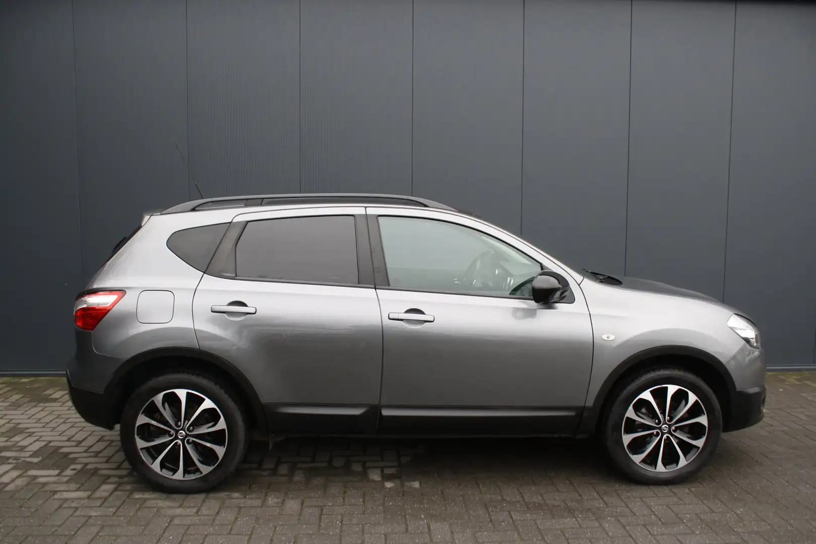 Nissan Qashqai 1.6 360 - NAVIGATIE - CAMERA - PANORAMADAK - TREKH Grau - 2