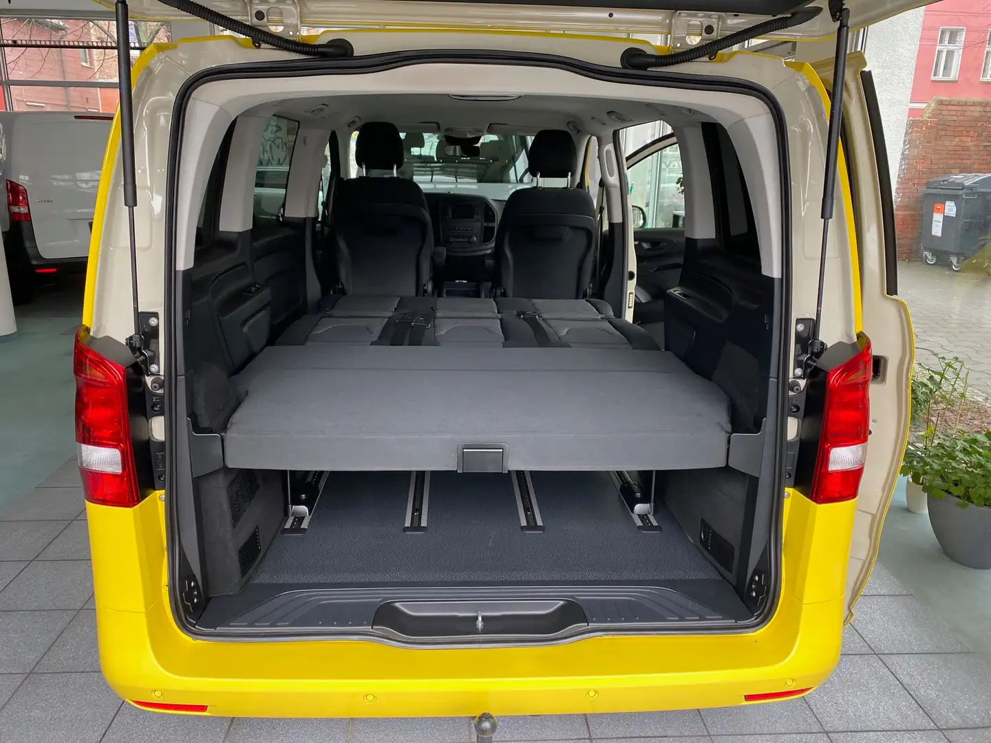 Mercedes-Benz Vito Tourer 114 CDI Pro Liege-Paket Standheizung AHK Amarillo - 2