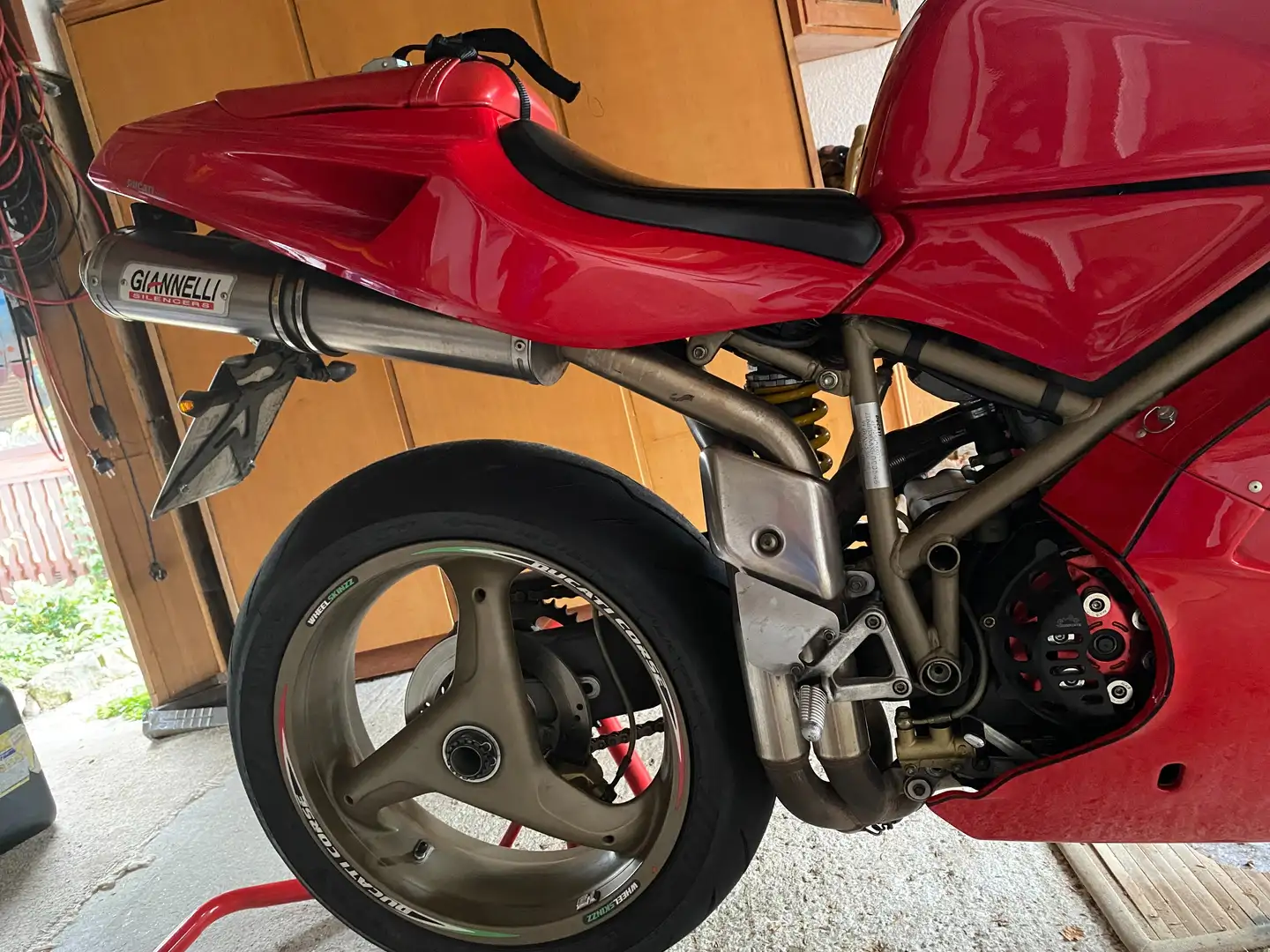 Ducati 748 Red - 2