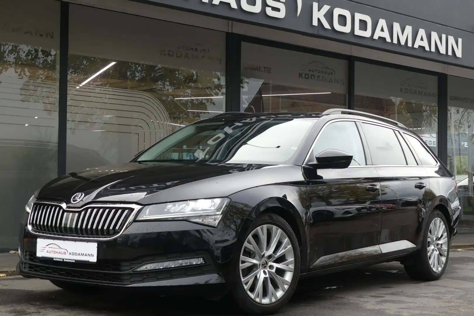 Skoda Superb *Memory Sitz*Vollleder*Panoramadach*AHK* Schwarz - 1