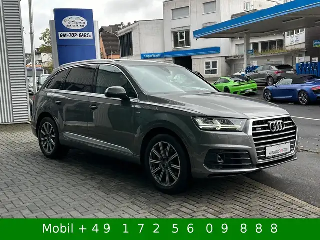 Audi Q7 view 6