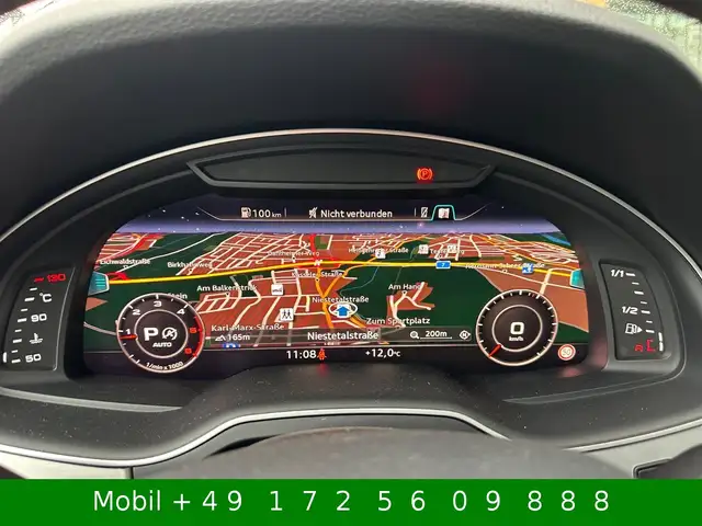 Audi Q7 view 11