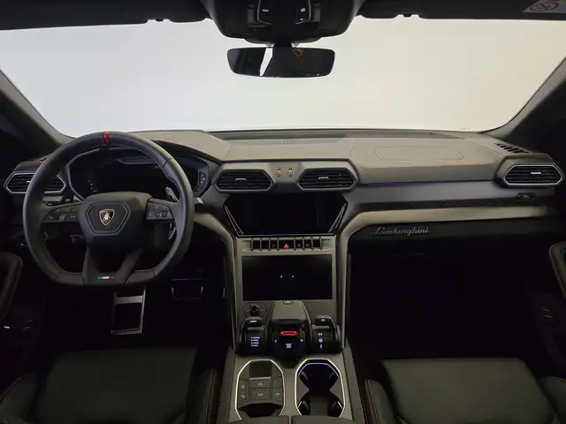 Lamborghini Urus view 7