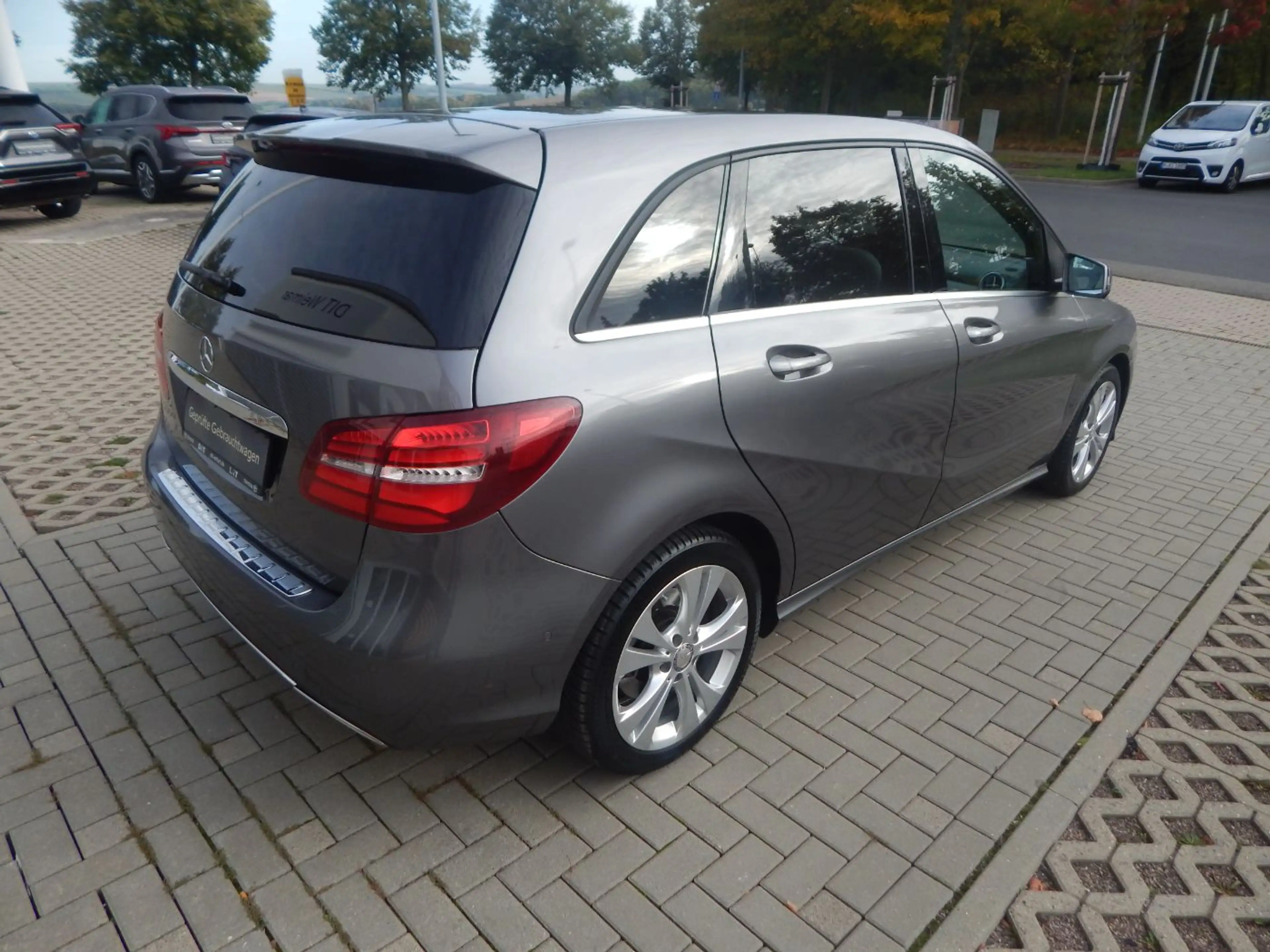 Mercedes-Benz B 220 4Matic  Urban LED+Navi+Pano+SD+SHZ+Kam.+LM — photo 6