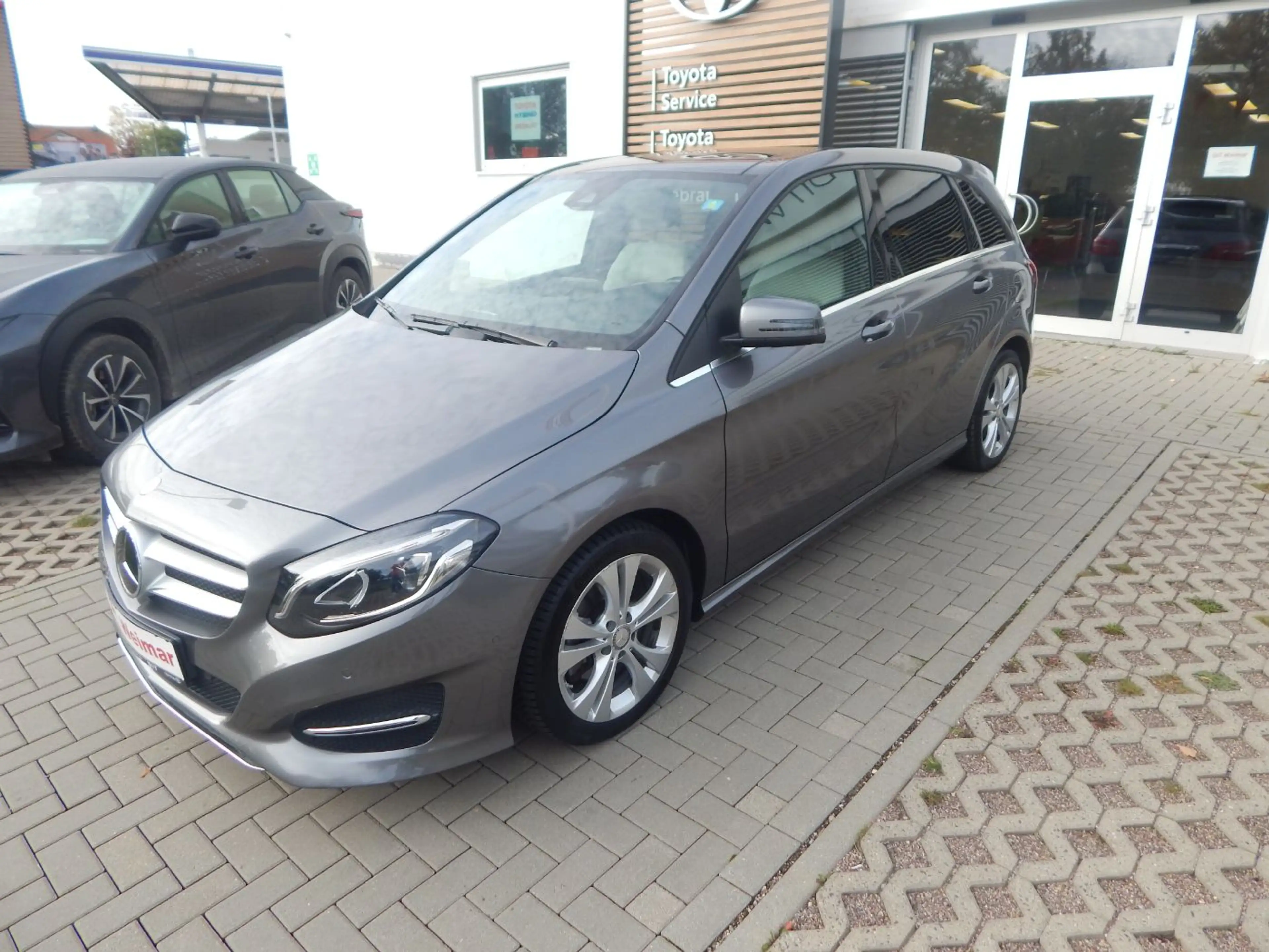 Mercedes-Benz B 220 4Matic  Urban LED+Navi+Pano+SD+SHZ+Kam.+LM — photo 2