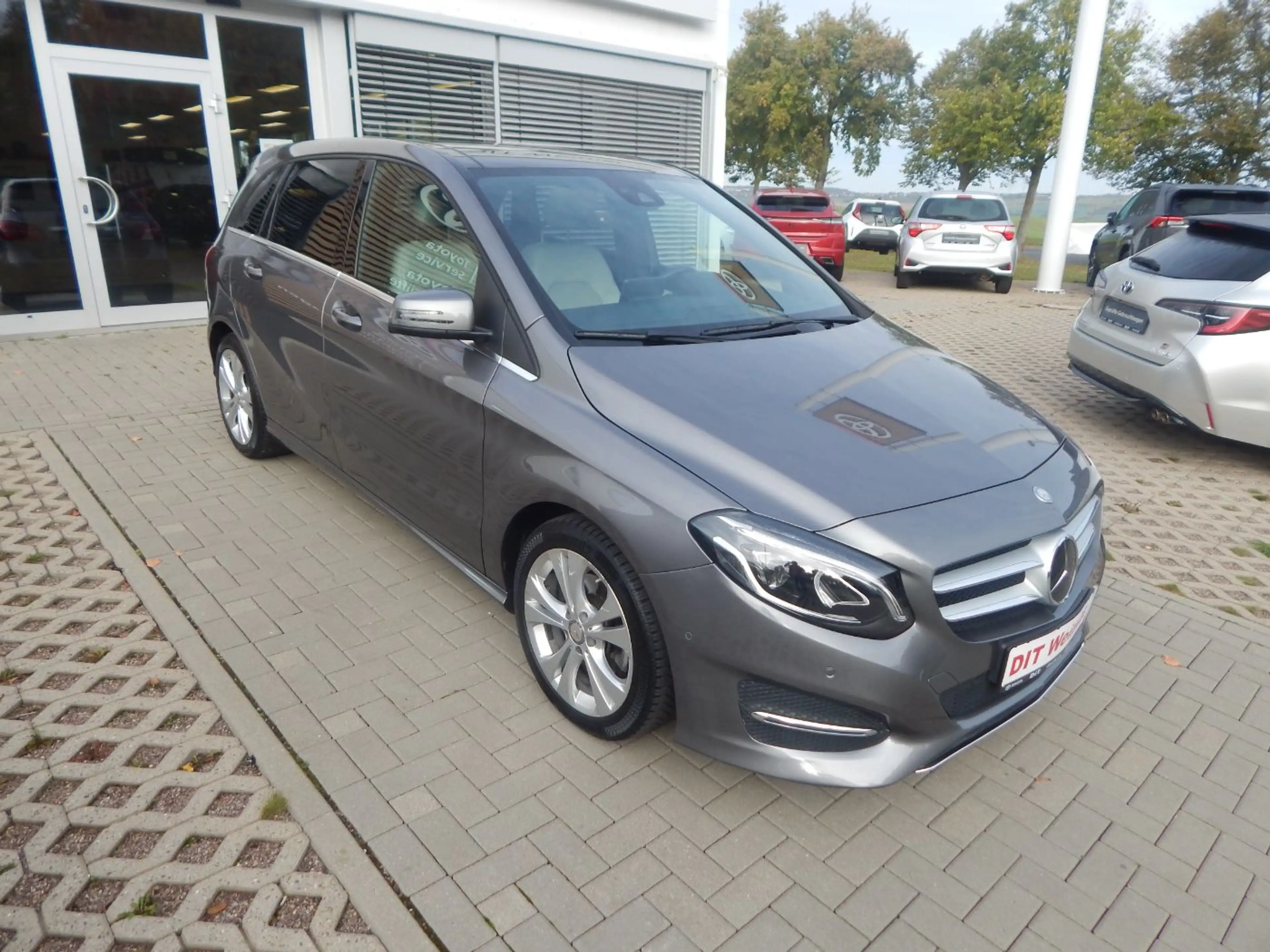 Mercedes-Benz B 220 4Matic  Urban LED+Navi+Pano+SD+SHZ+Kam.+LM — photo 8