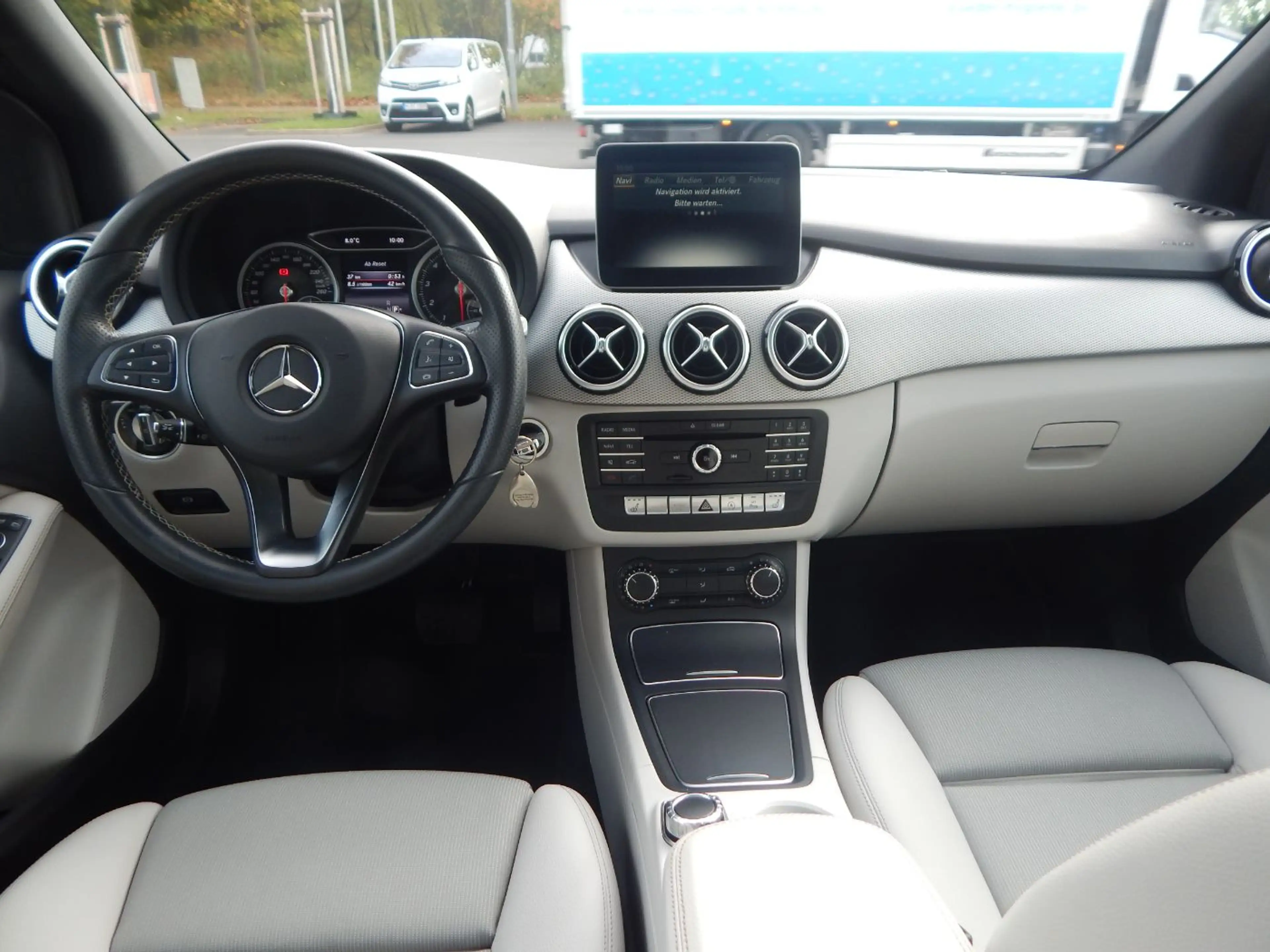 Mercedes-Benz B 220 4Matic  Urban LED+Navi+Pano+SD+SHZ+Kam.+LM — photo 10