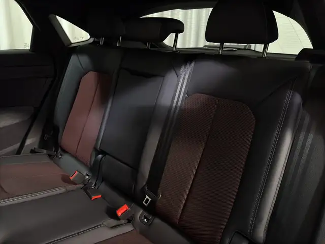 Audi Q3 view 12