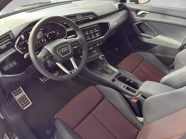Audi Q3 view 6