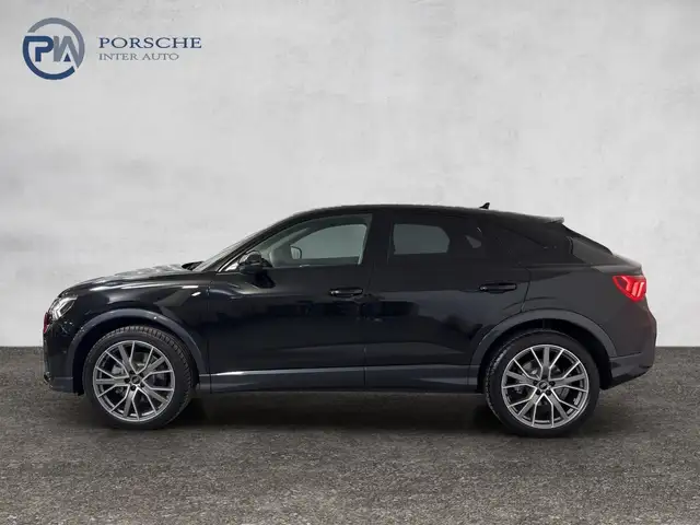 Audi Q3 view 3