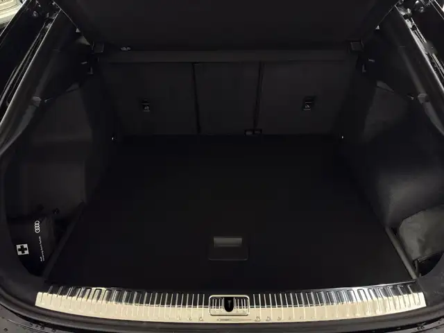 Audi Q3 view 13