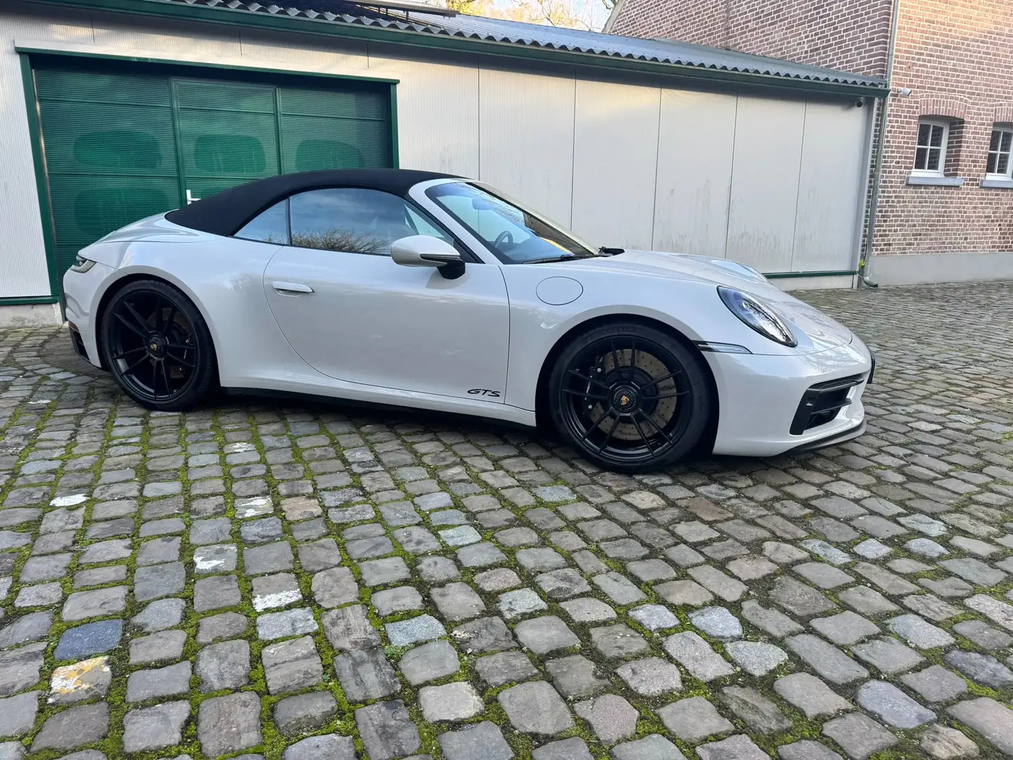Porsche 992 911 Carrera Cabrio GTS PDK Beige - 2