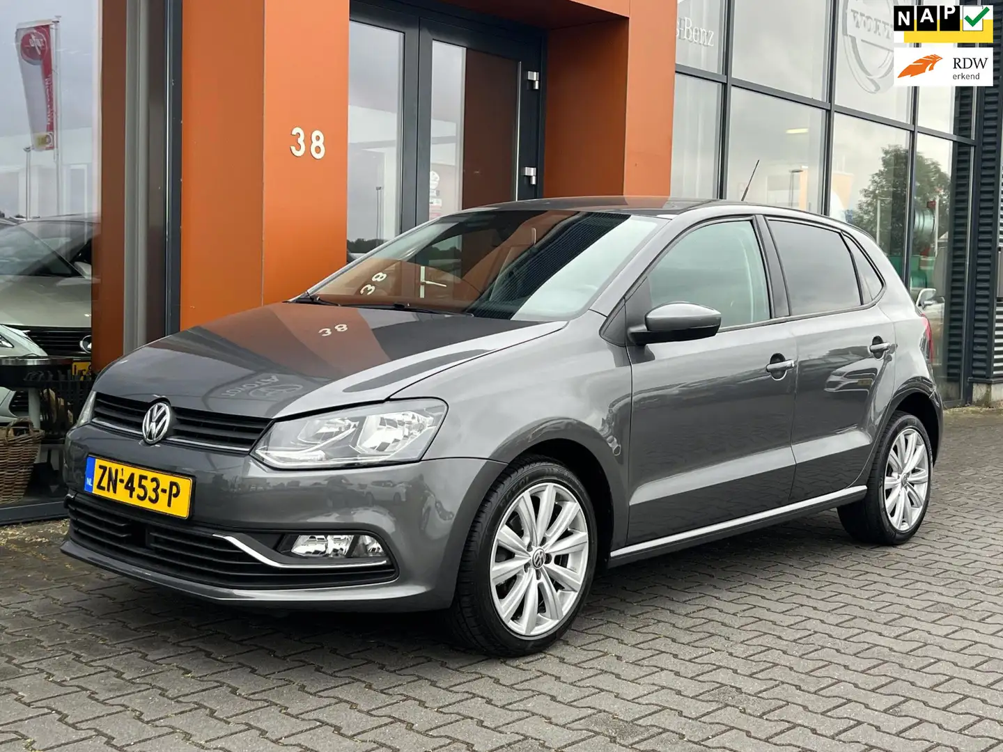 Volkswagen Polo 1.2TSI Automaat|BTaudio|PDC|Stoelverw|Cruise Grijs - 1