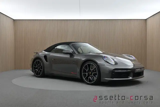 Porsche 992 view 14