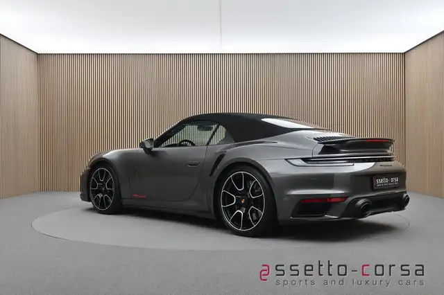 Porsche 992 view 10