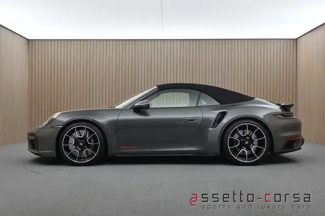 Porsche 992 view 9