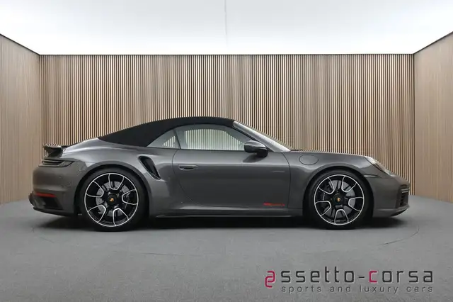Porsche 992 view 13