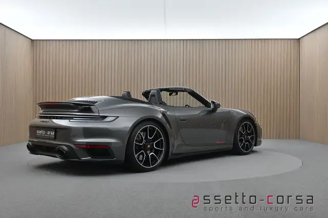 Porsche 992 view 4