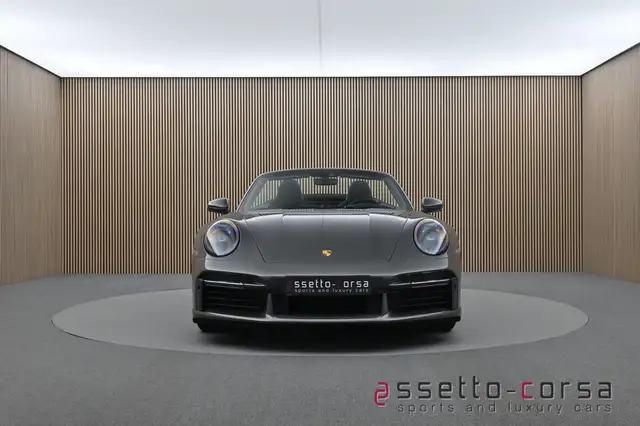 Porsche 992 view 7