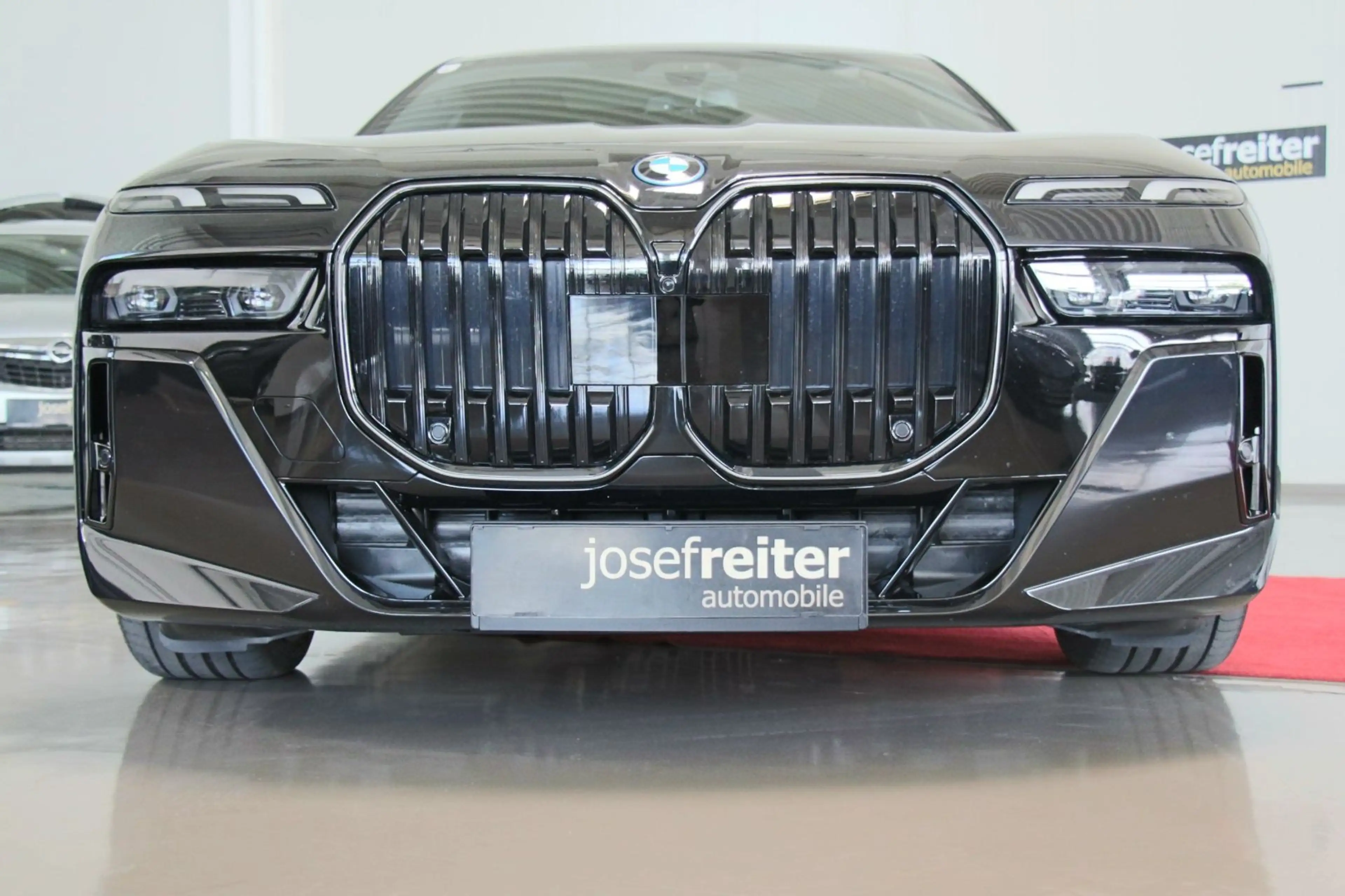 BMW 750 e xDrive Limousine M SPORT/AHK/SITZBEL — photo 3