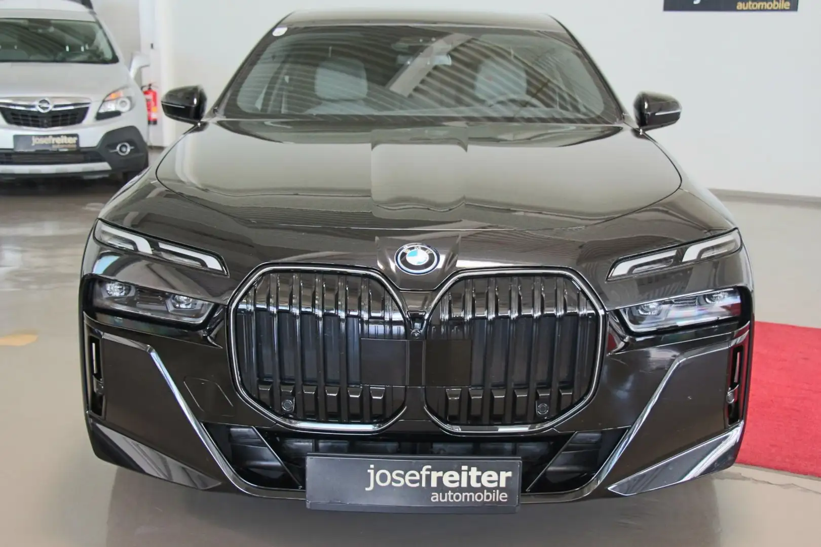 BMW 750 e xDrive Limousine M SPORT/AHK/SITZBEL Schwarz - 2