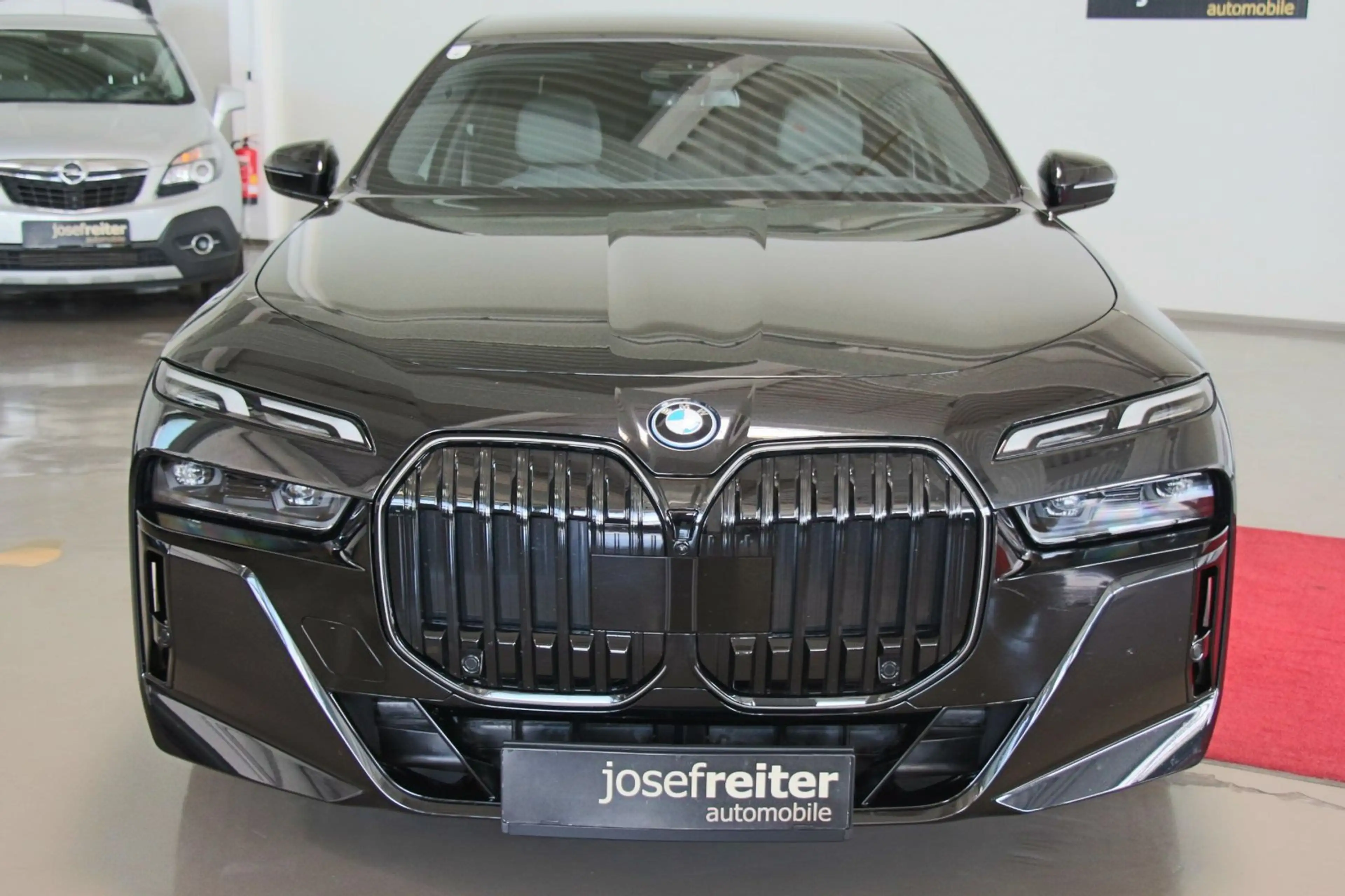 BMW 750 e xDrive Limousine M SPORT/AHK/SITZBEL — photo 2