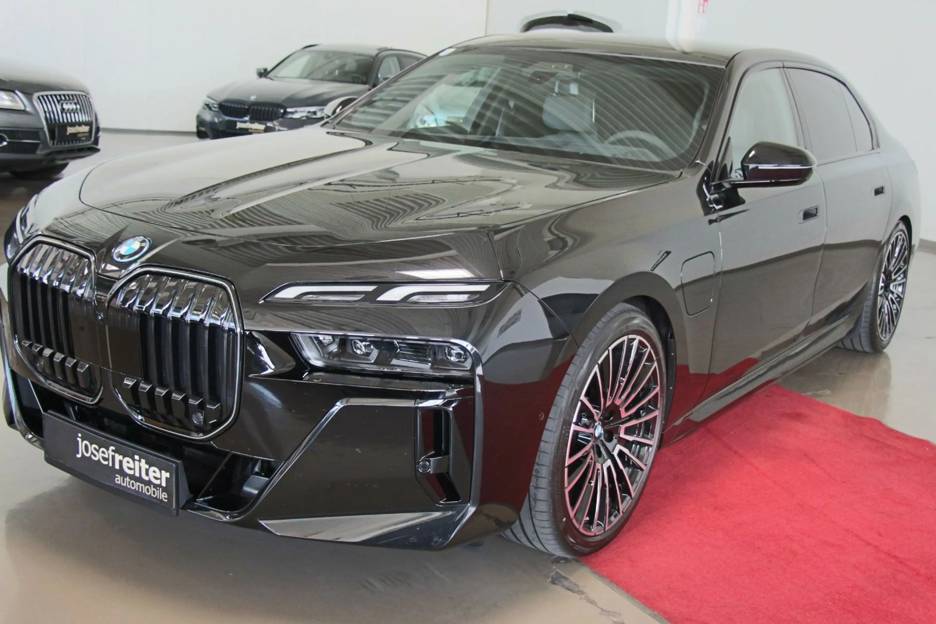 BMW 750 e xDrive Limousine M SPORT/AHK/SITZBEL — photo 4
