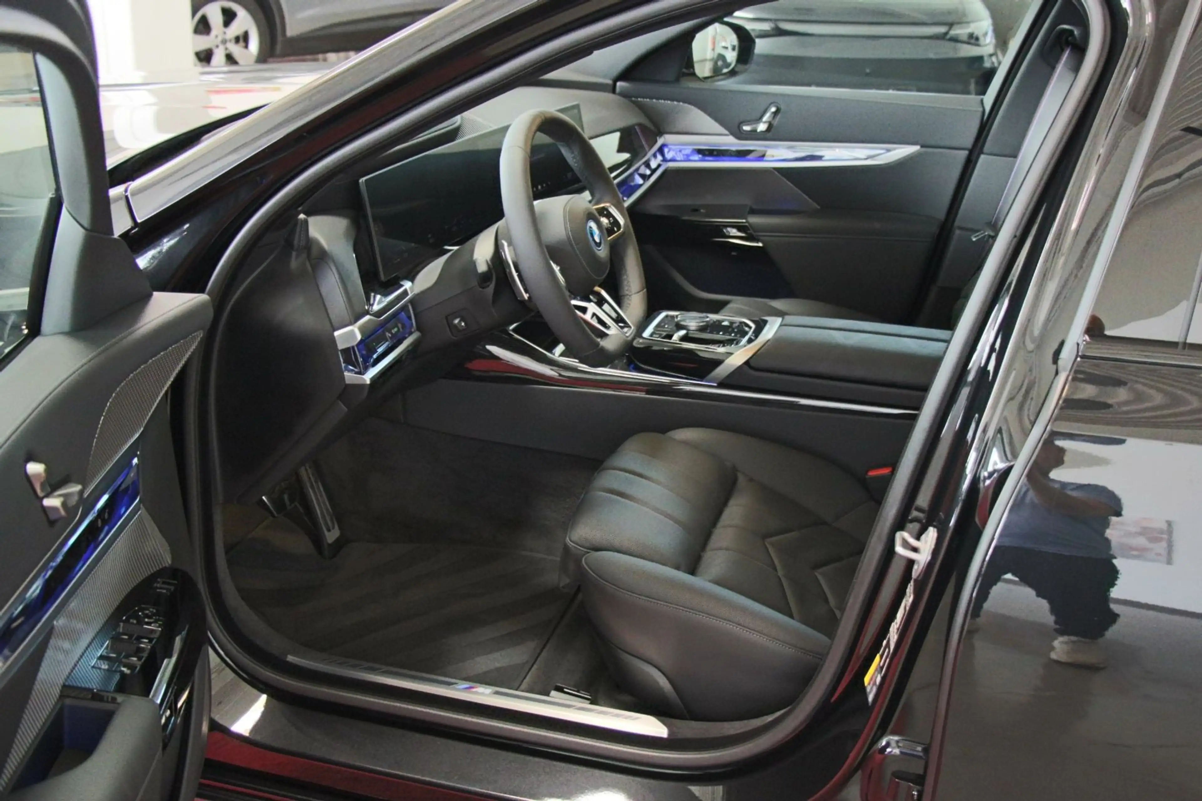 BMW 750 e xDrive Limousine M SPORT/AHK/SITZBEL — photo 13